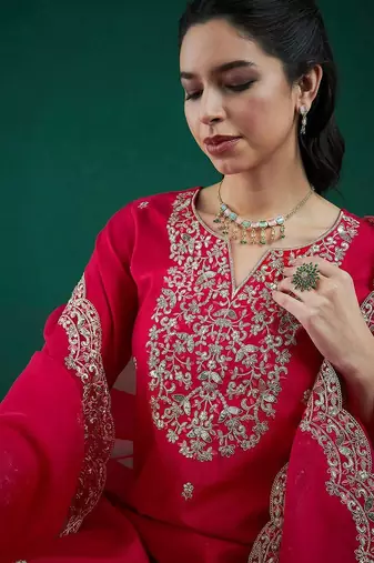 Floral embroidered regular liva zari kurta with trousers & dupatta