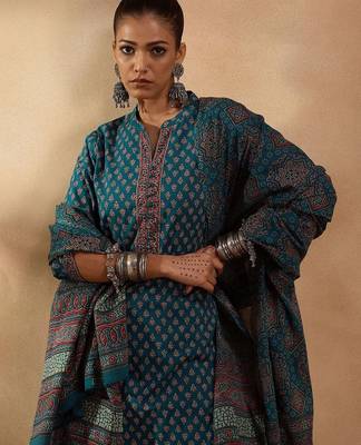 Ethnic motifs printed cotton straight kurta with trousers & dupatta 2