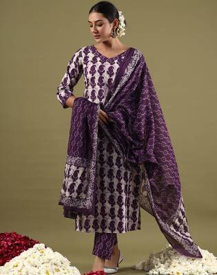 V-neck paisley printed cotton kurta set 3