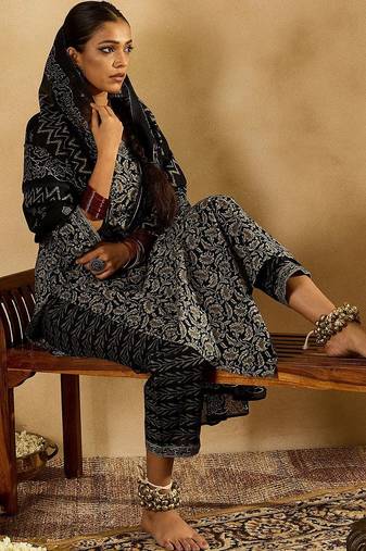 Floral printed regular pure cotton straight kurta with trousers & dupatta