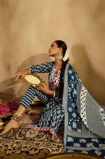 Ethnic motifs printed thread work pure cotton straight kurta & trousers & dupatta