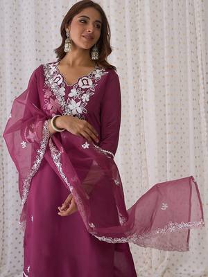 Floral embroidered v-neck thread work straight kurta with trousers & dupatta 2