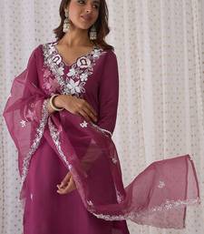 Floral embroidered v-neck thread work straight kurta with trousers & dupatta