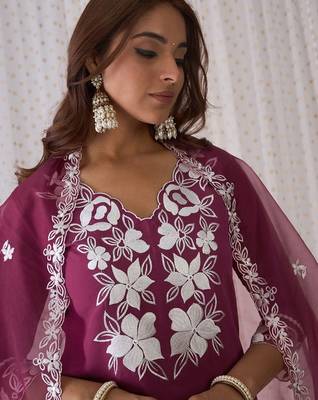 Floral embroidered v-neck thread work straight kurta with trousers & dupatta 3