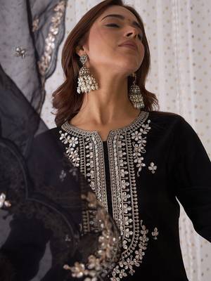Ethnic motifs embroidered v-neck thread work kurta with trousers & dupatta 3