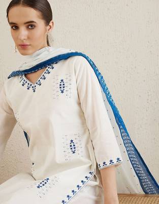 Ethnic motifs embroidered thread work cotton kurta with trousers & dupatta 3