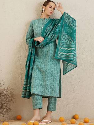 Chevron printed mandarin collar cotton kurta with trousers & with dupatta 1