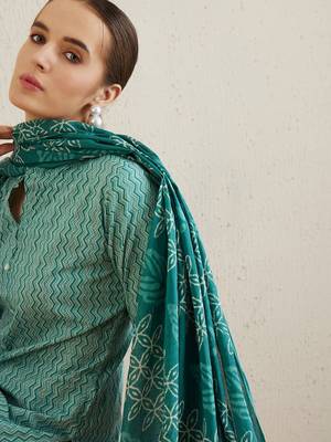 Chevron printed mandarin collar cotton kurta with trousers & with dupatta 2