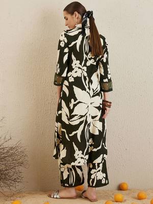 Floral printed sequinned shirt collar straight kurta with trousers 4