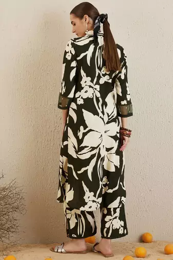 Floral printed sequinned shirt collar straight kurta with trousers