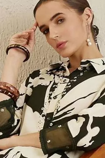 Floral printed sequinned shirt collar straight kurta with trousers