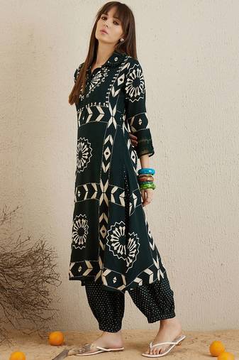 Floral printed sequinned shirt collar a-line kurta with salwar