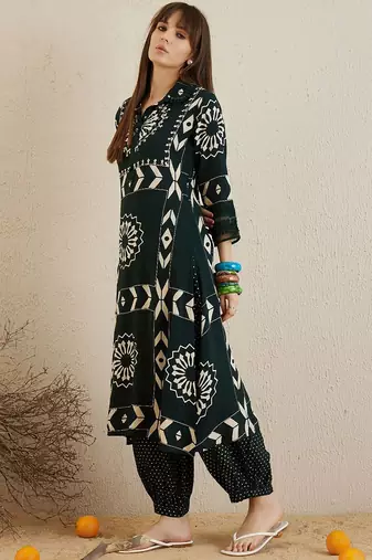 Floral printed sequinned shirt collar a-line kurta with salwar