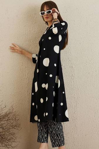 V neck printed pleated pure cotton straight kurta with trousers