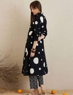 V neck printed pleated cotton straight kurta with trousers 5