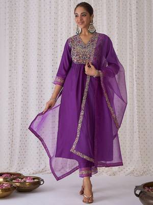 Floral embroidered pleated zari liva anarkali kurta with trousers & dupatta 2