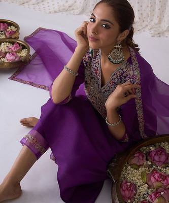 Floral embroidered pleated zari liva anarkali kurta with trousers & dupatta 3