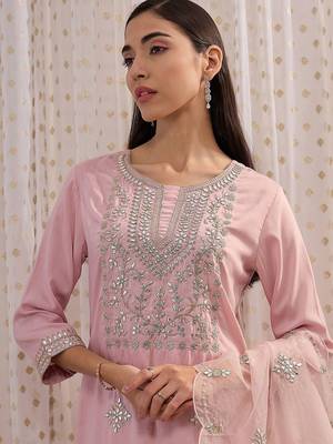Pink ethnic motifs embroidered gotta patti kurta with trousers & dupatta 2