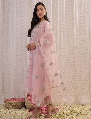 Pink ethnic motifs embroidered gotta patti kurta with trousers & dupatta 5