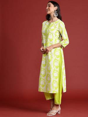 Floral printed thread work cotton kurta with trousers & dupatta 5