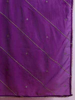Floral embroidered pleated aari work liva kurta with trousers & dupatta 4