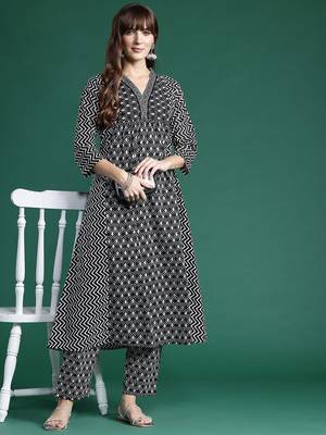 Printed panelled cotton kurta with trousers 1