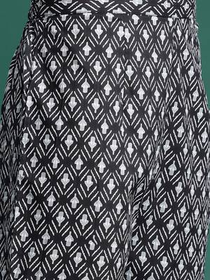Printed panelled cotton kurta with trousers 3