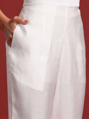 Floral embroidered thread work kurta with trousers & dupatta 4