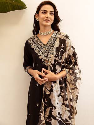 Ethnic motifs embroidered thread work kurta with salwar & dupatta 2