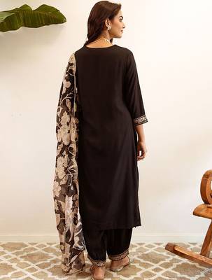 Ethnic motifs embroidered thread work kurta with salwar & dupatta 3
