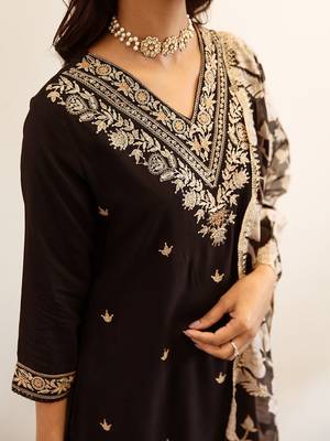Ethnic motifs embroidered thread work kurta with salwar & dupatta 5