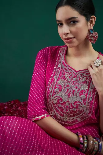 Ethnic motifs printed sweetheart neck georgette sequins straight kurtas