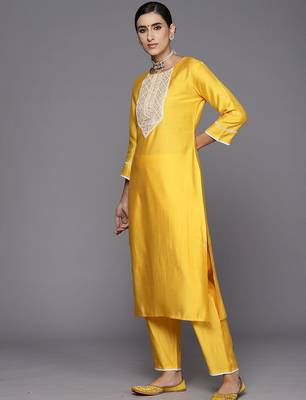 Floral yoke design sequinned liva kurta with trousers & dupatta 4
