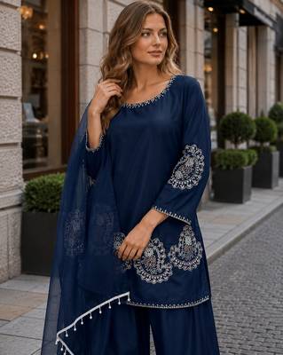Navy-blue crape readymade salwar suit with embroidery work 2