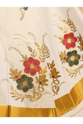 off white floral embroidered zari pure cotton kasavu saree 3