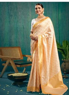 cream color handloom kasavu saree with zari work 1