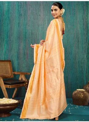 peach color gold woven kasavu saree with zari work 3