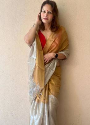 beige tissue kasavu saree with golden border 4