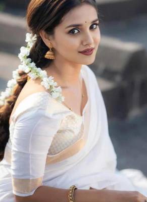 white cotton kasavu saree with gold border 2