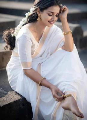 white cotton kasavu saree with gold border 3