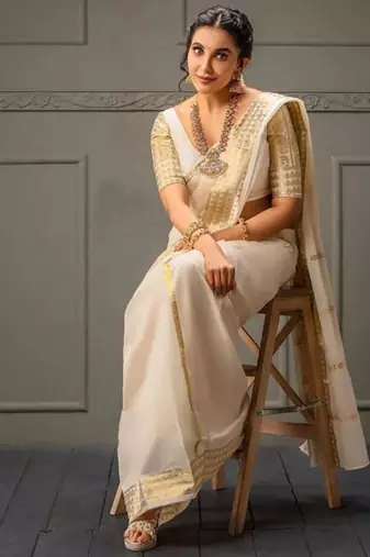 Woven design zari kasavu saree