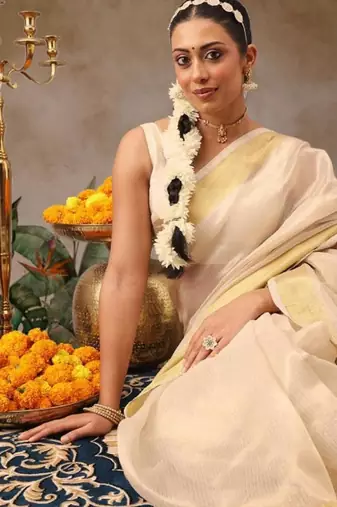 Woven design zari silk blend fusion kasavu saree