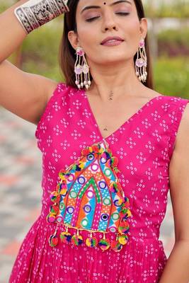 Navratri wear pink georgette bandhni printed thread embroidered mirror work gown 4