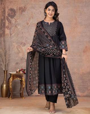 Black cotton anarkali kurti-pant-dupatta set 2
