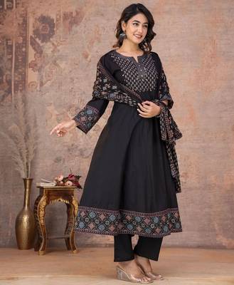 Black cotton anarkali kurti-pant-dupatta set 4