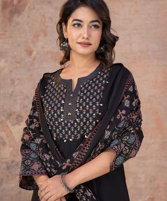 Black cotton anarkali kurti-pant-dupatta set 5