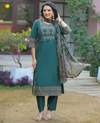 Green cotton printed straight kurti-pant-dupatta set 2