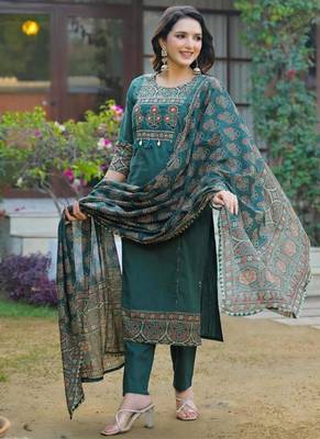Green cotton printed straight kurti-pant-dupatta set 3