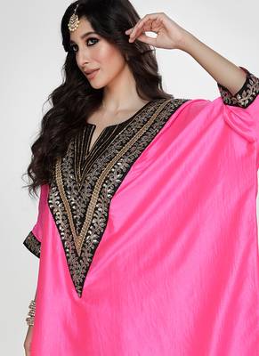 Fuchsia pink embroidered texture silk kaftan set 2