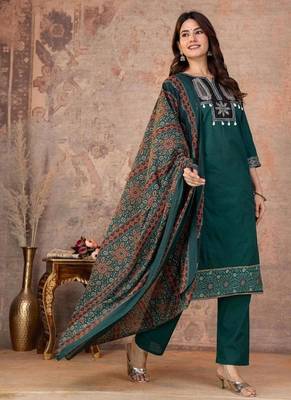 Green cotton straight kurti-pant-dupatta set 3